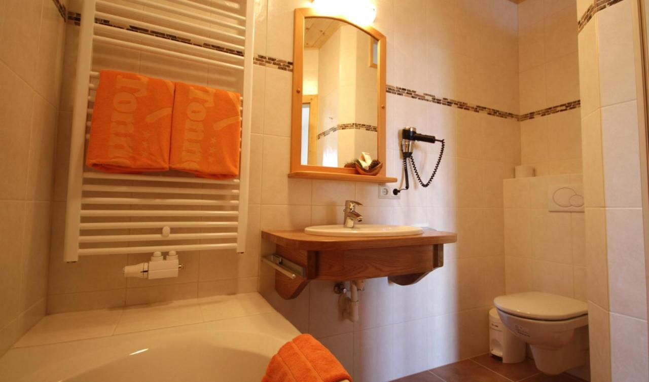 Hotel Almdorf Tonnerhuette à Mühlen Extérieur photo